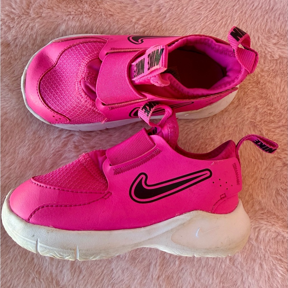 Pink Nike Flex Runner 3 kids' running shoe in Laser Fuchsia/Black US 7C